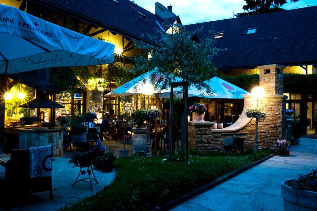 Bonato Hotel Náchod Buitenkant foto