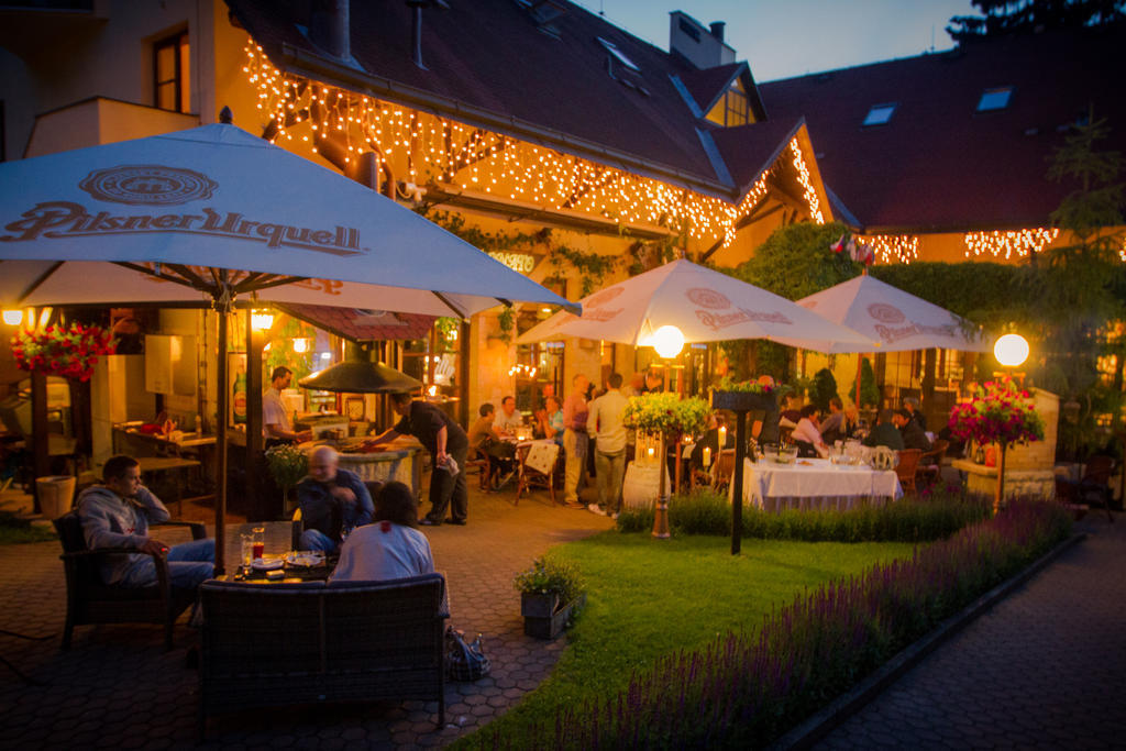 Bonato Hotel Náchod Buitenkant foto